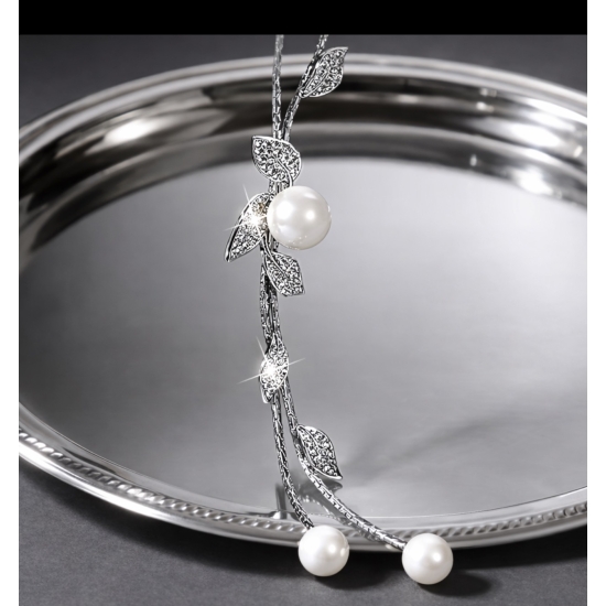 Długi naszyjnik z motywem liści – elegancki, lekki i bardzo kobiecy.